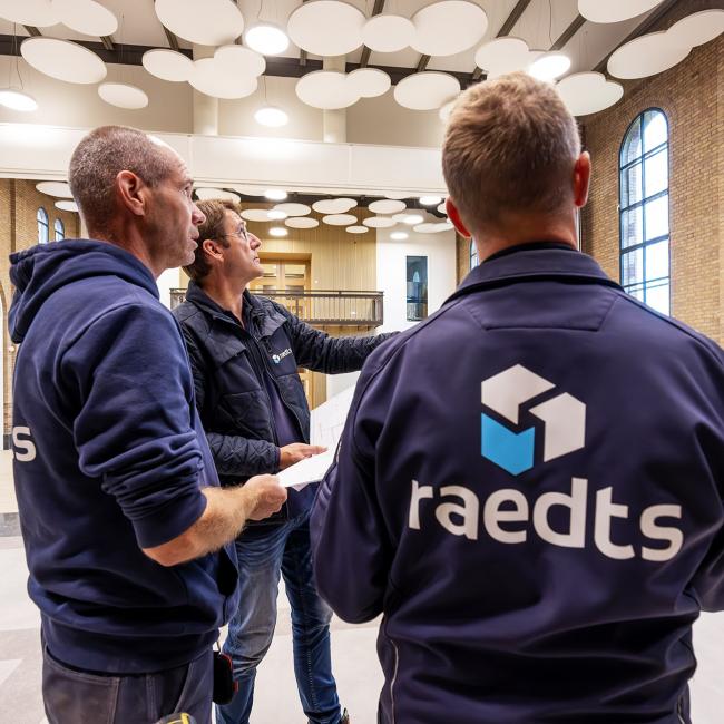 overleg renovatiewerkzaamheden raedts gebouw